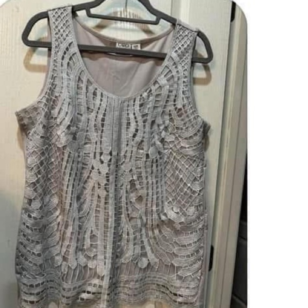 Elegant Lace Sleeveless Top